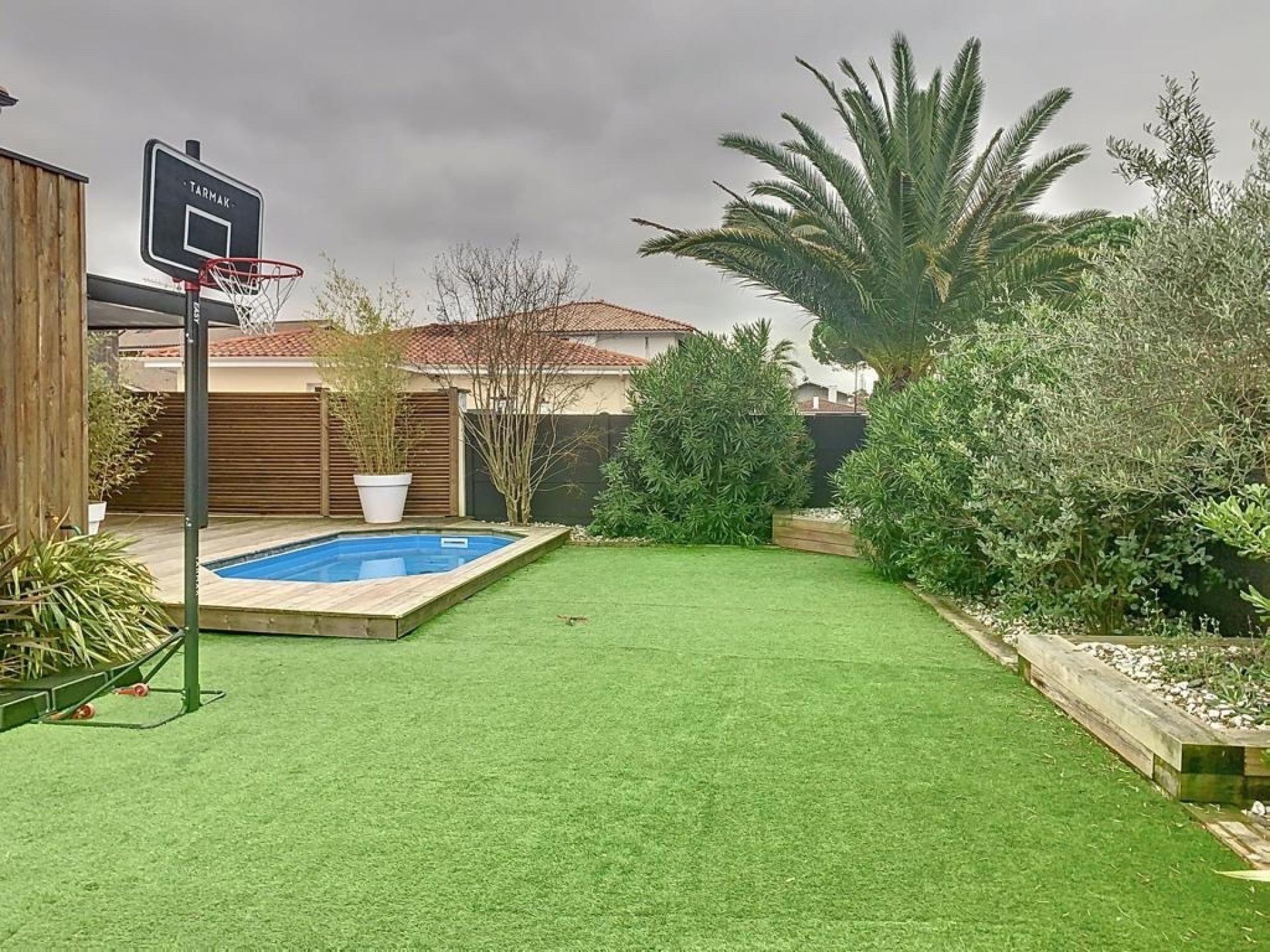 Photo 6 of the listing.