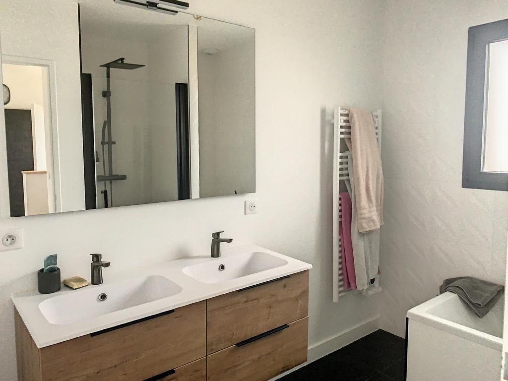 Photo 7 of the listing.