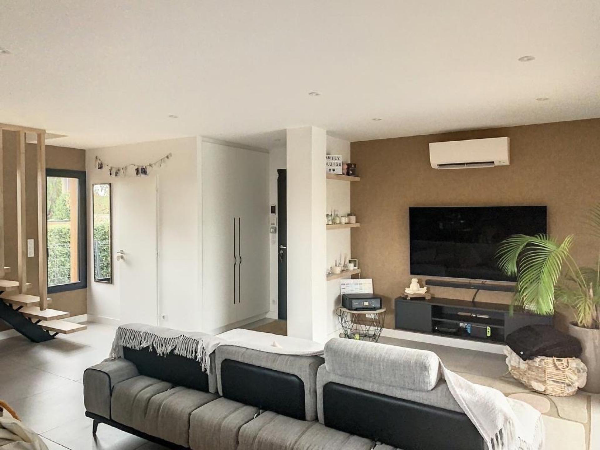 Photo 4 of the listing.