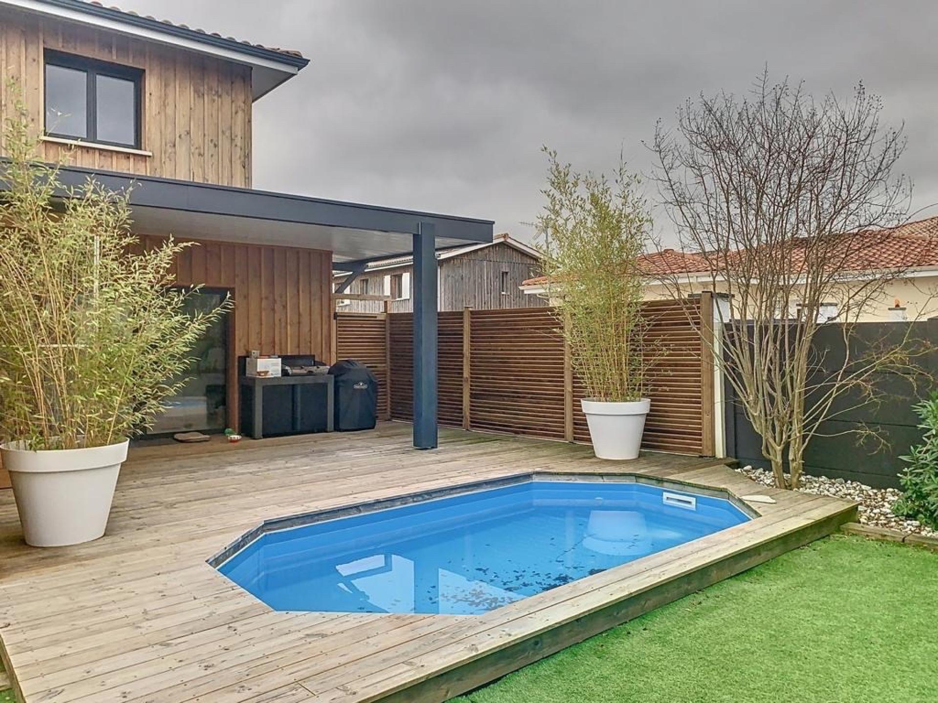 Photo 2 of the listing.