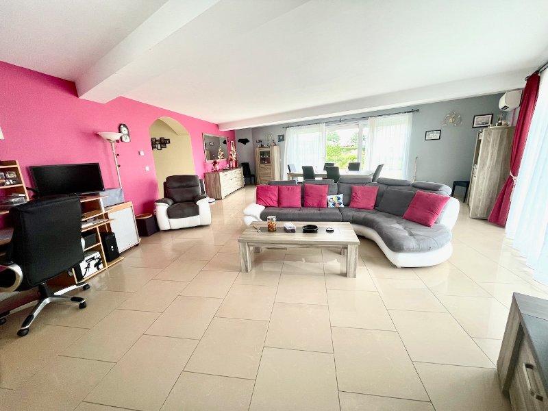 Photo 4 of the listing.