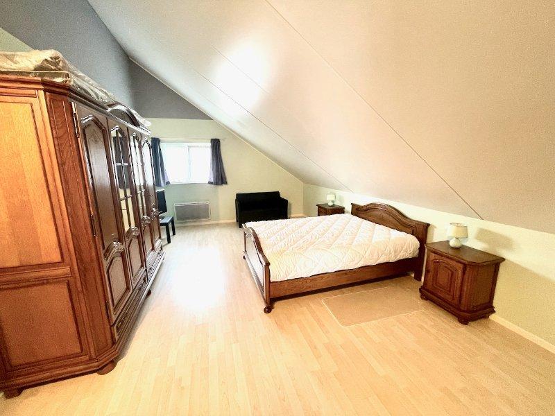 Photo 14 of the listing.