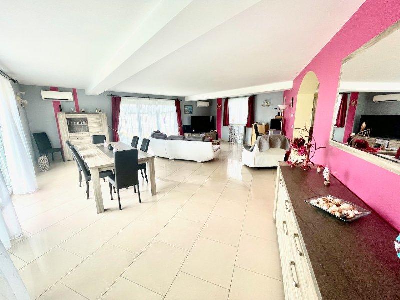 Photo 2 of the listing.