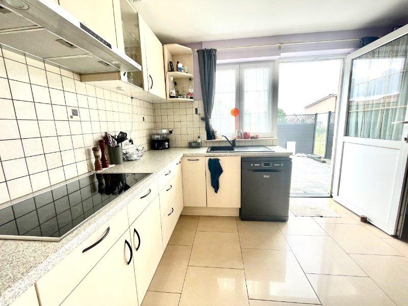 Photo 6 of the listing.