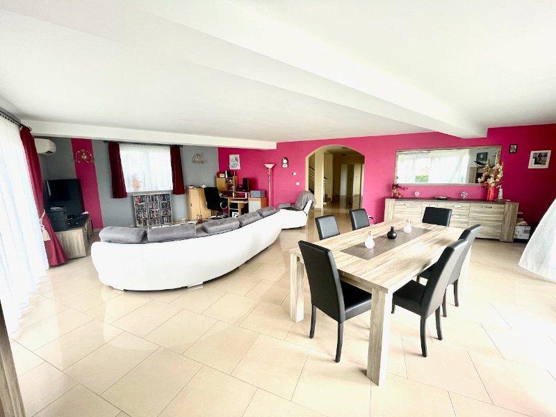 Photo 3 of the listing.