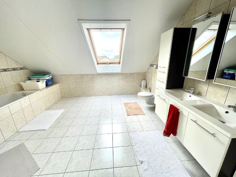 Photo 10 of the listing.