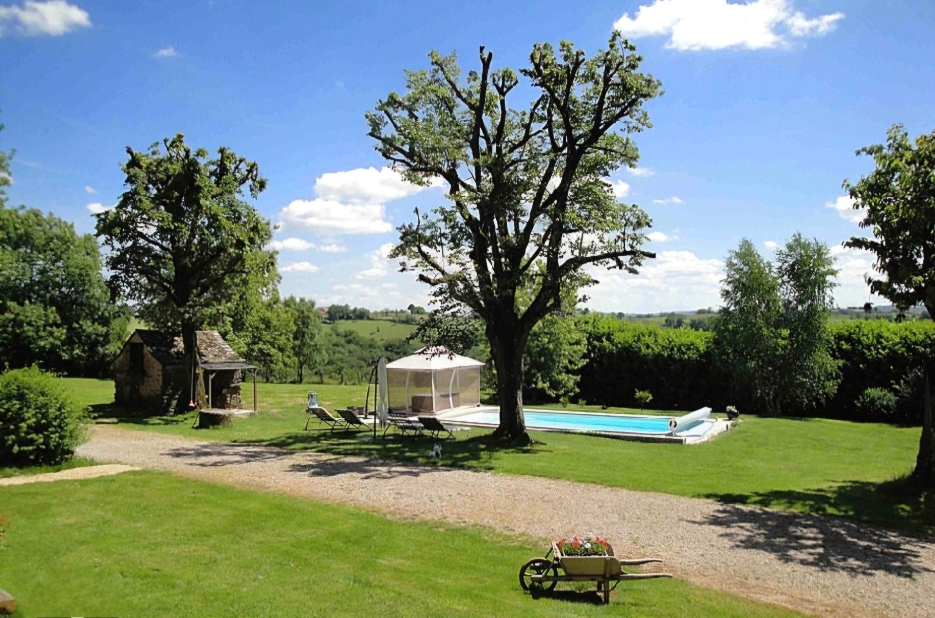 Photo 4 of the listing.