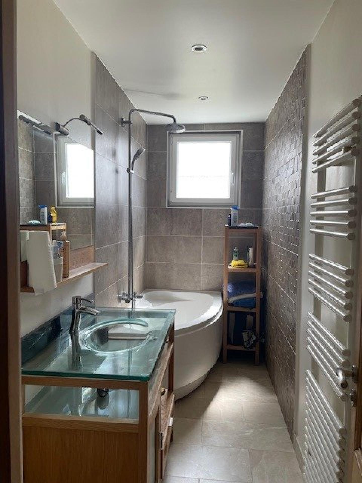 Photo 11 of the listing.