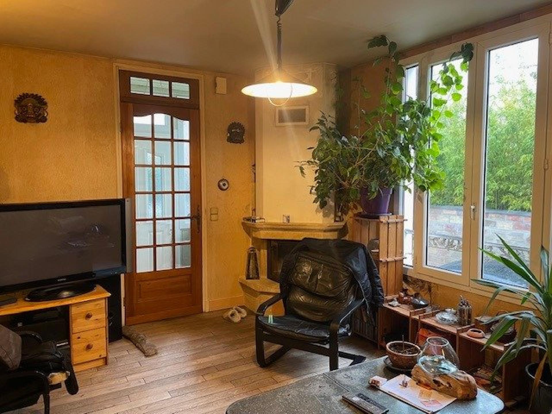 Photo 4 of the listing.