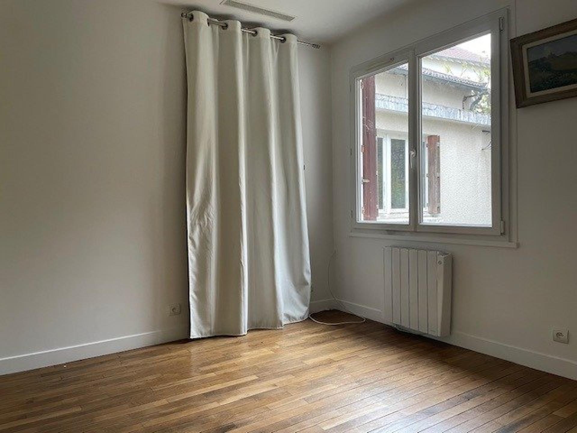 Photo 5 of the listing.