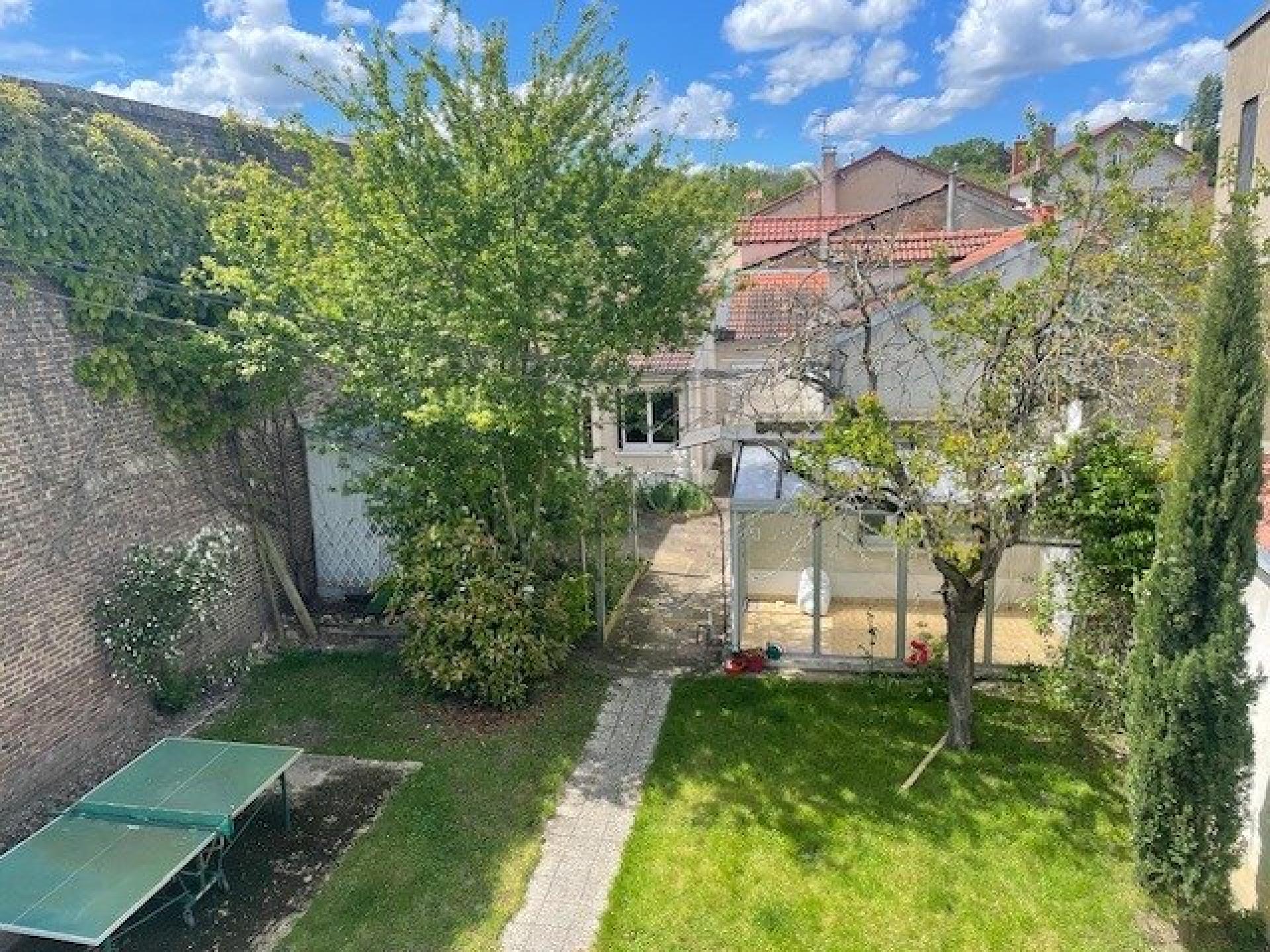 Photo 2 of the listing.