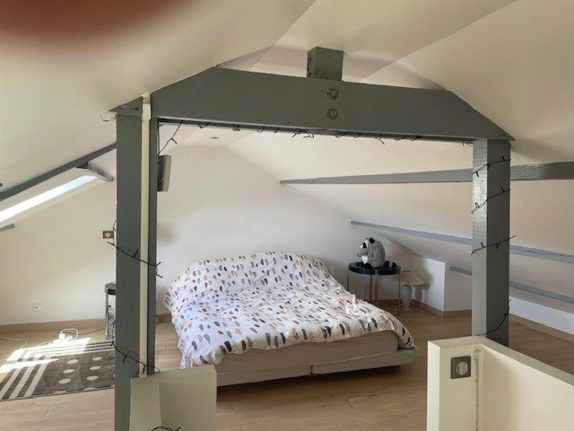 Photo 12 of the listing.