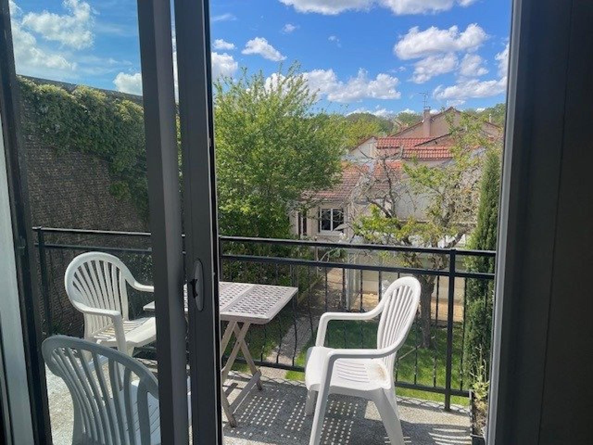 Photo 9 of the listing.