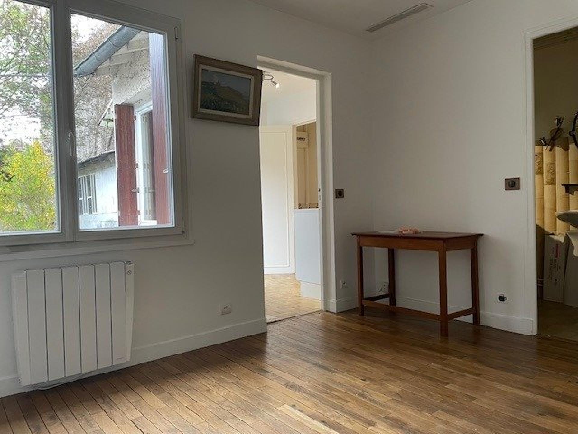 Photo 14 of the listing.