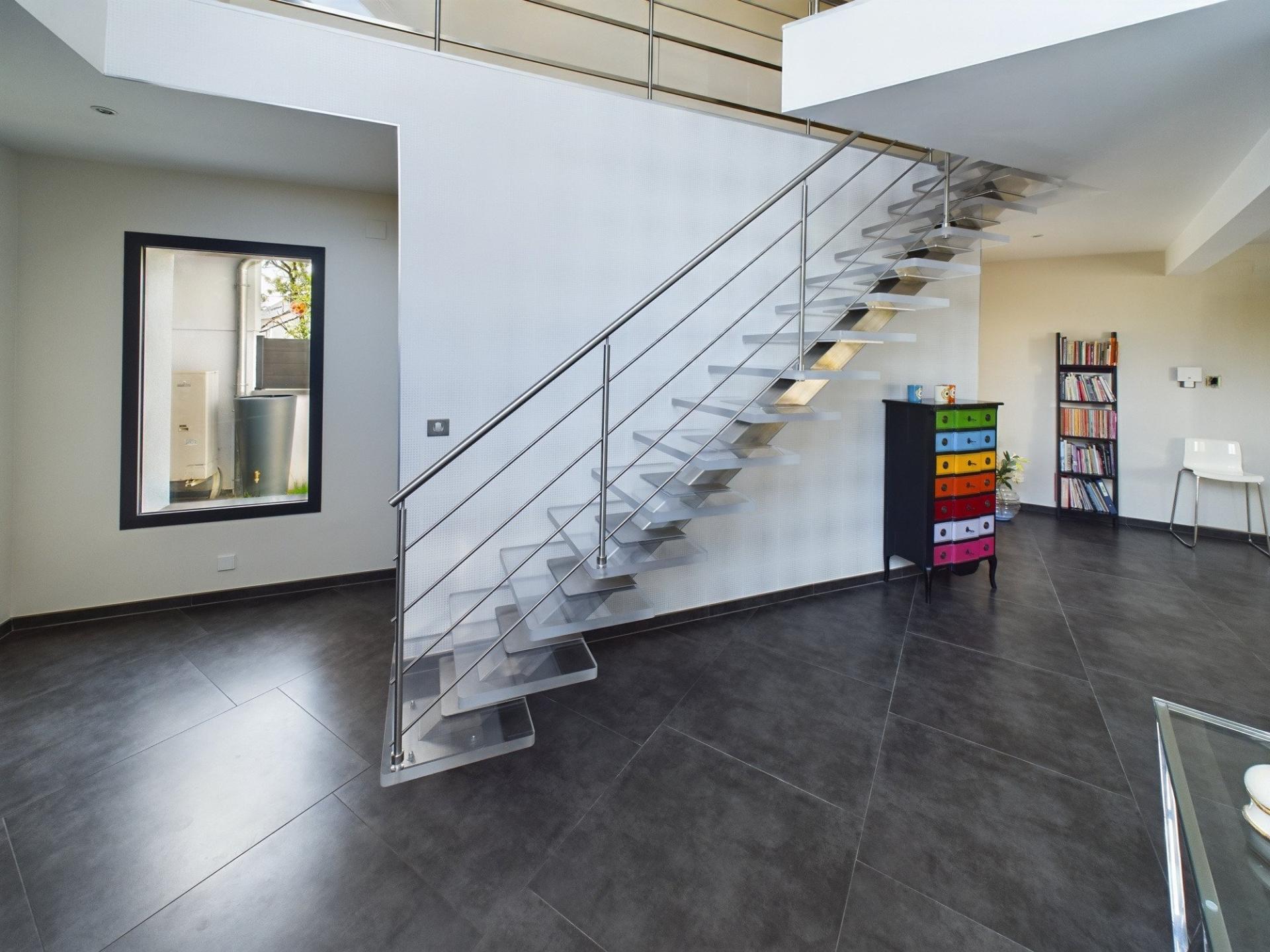 Photo 5 of the listing.