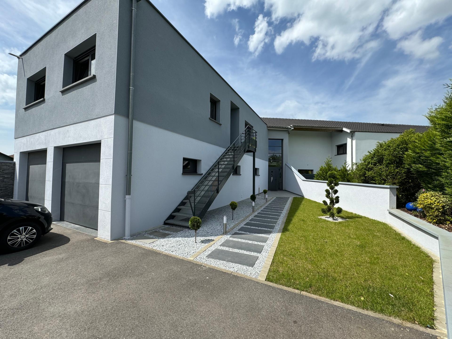 Photo 12 of the listing.