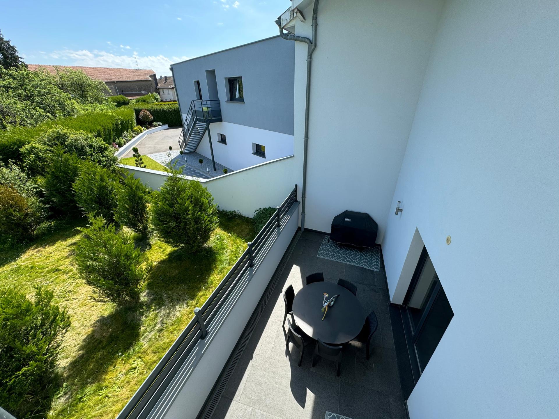 Photo 11 of the listing.