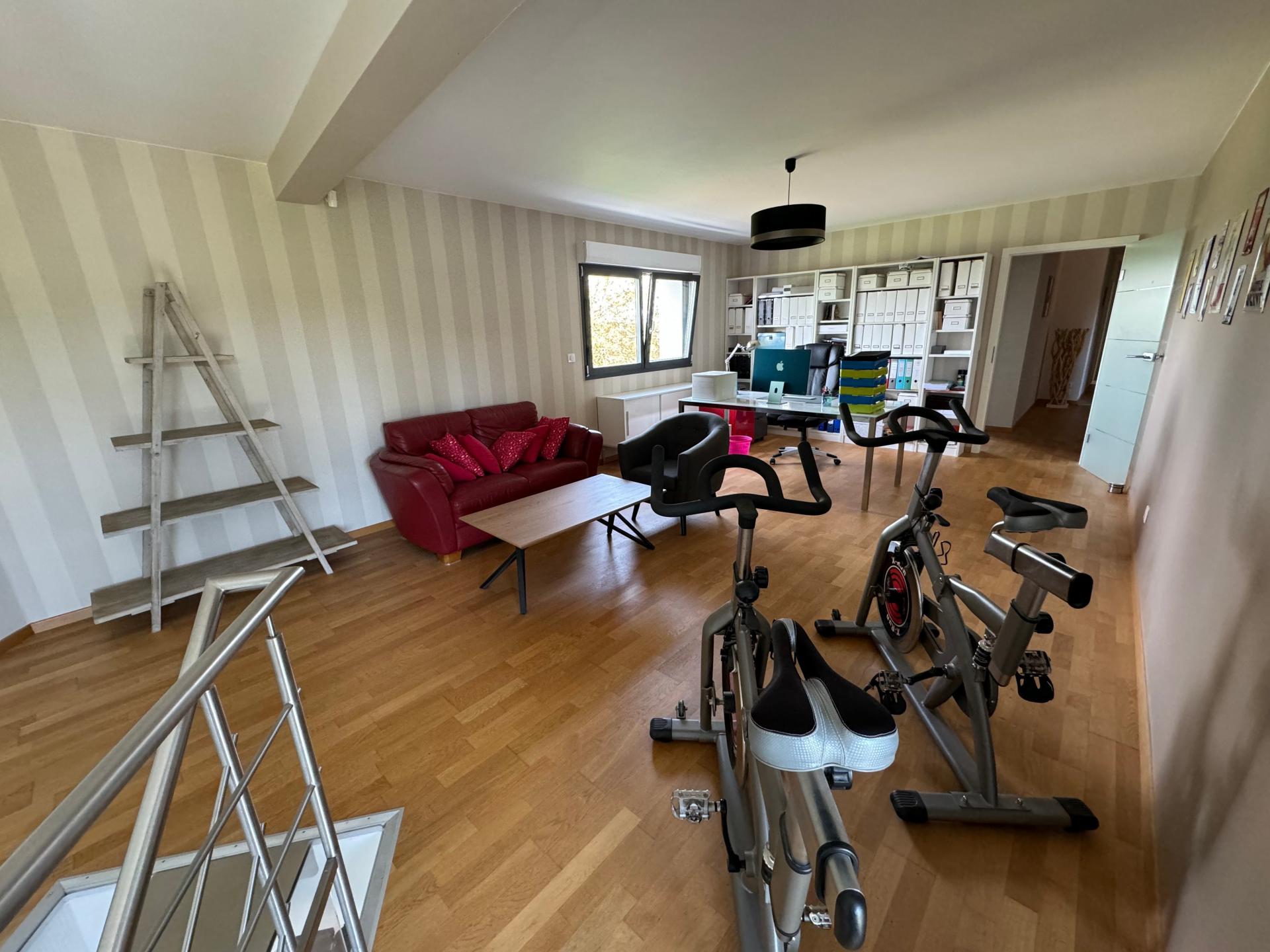 Photo 6 of the listing.