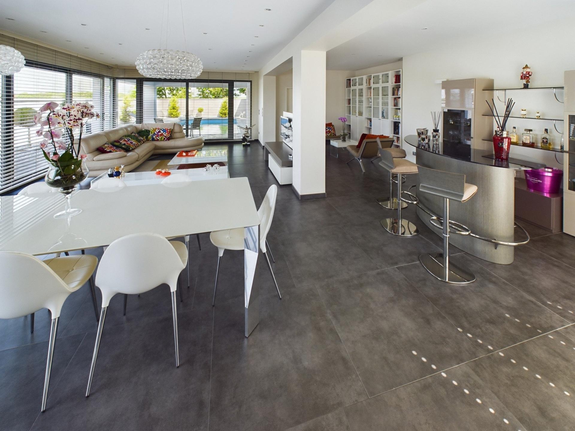 Photo 4 of the listing.