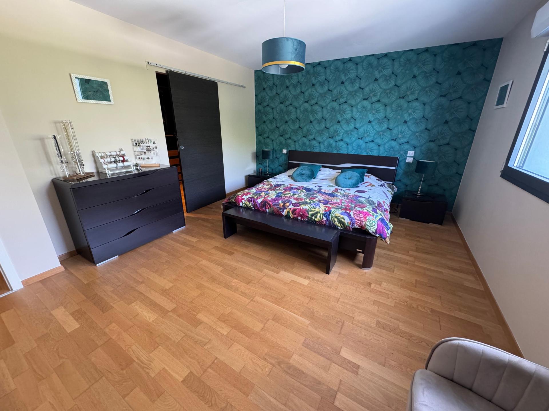 Photo 8 of the listing.