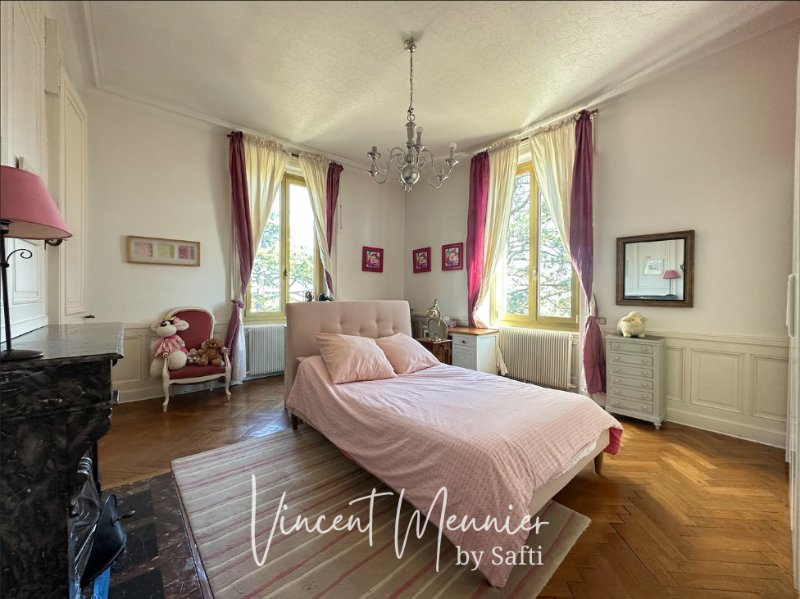 Photo 10 of the listing.