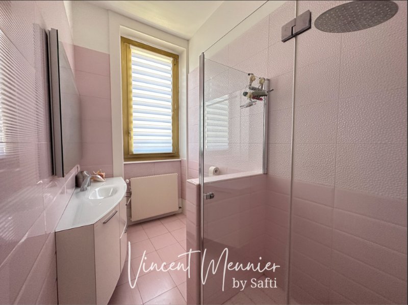 Photo 12 of the listing.