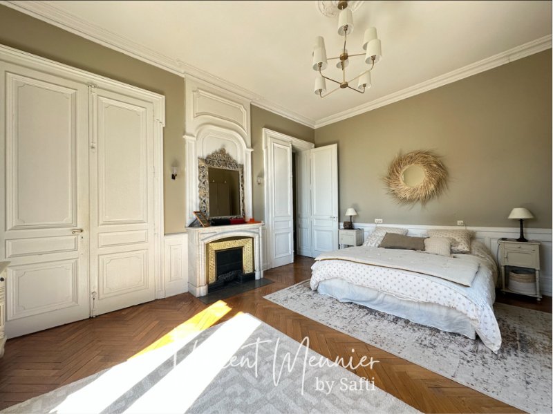 Photo 11 of the listing.