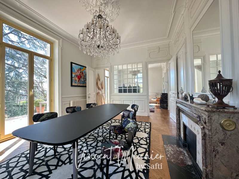 Photo 5 of the listing.