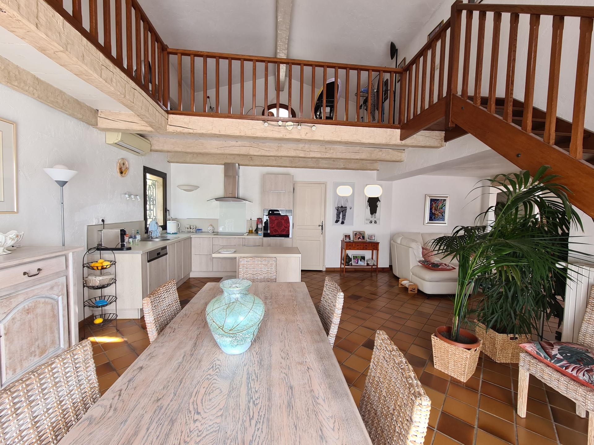 Photo 4 of the listing.