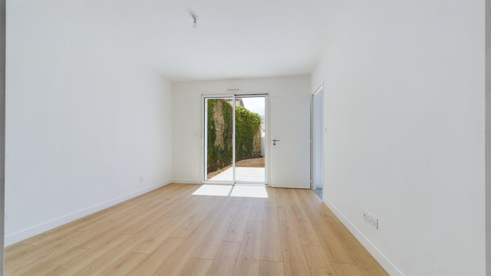 Photo 5 of the listing.