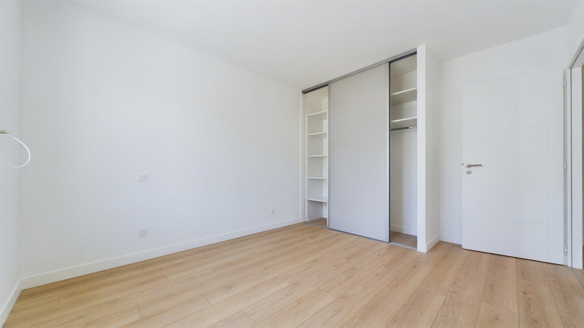 Photo 9 of the listing.