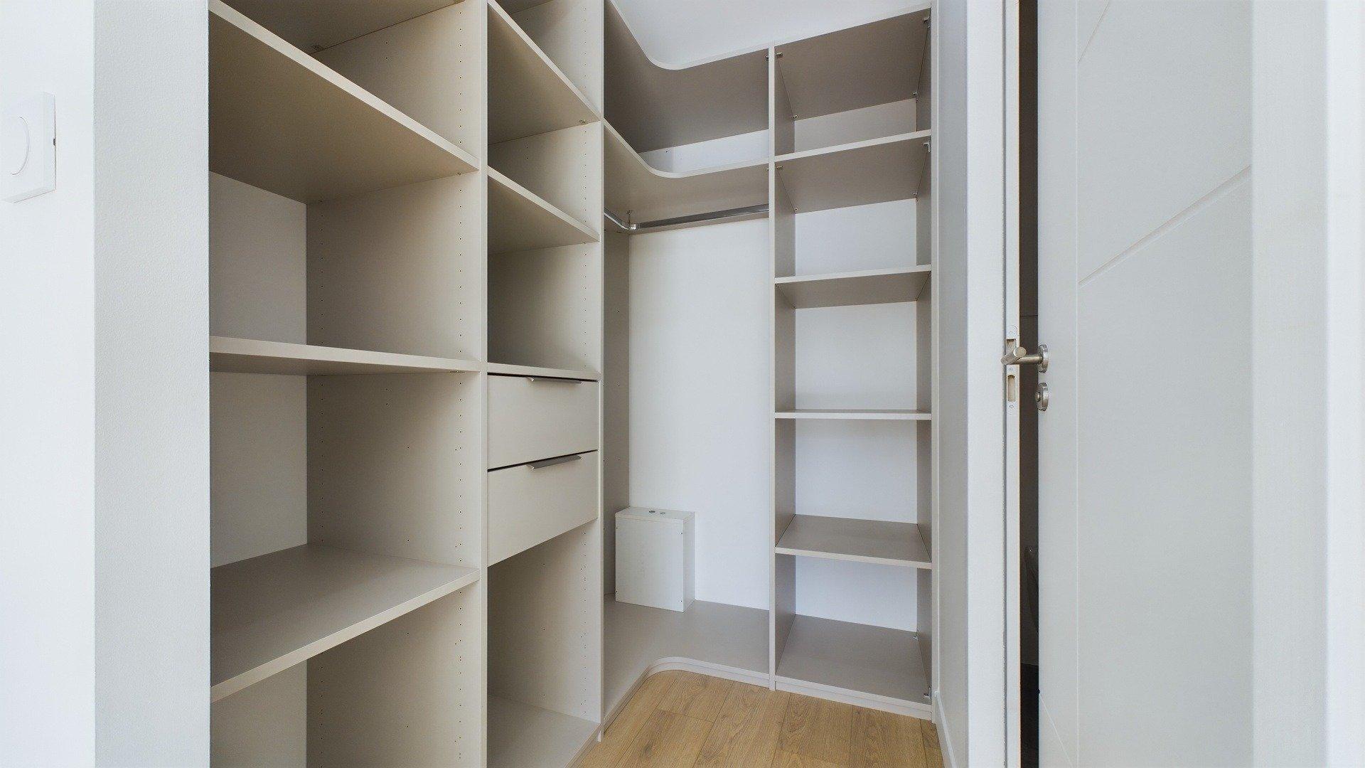 Photo 7 of the listing.