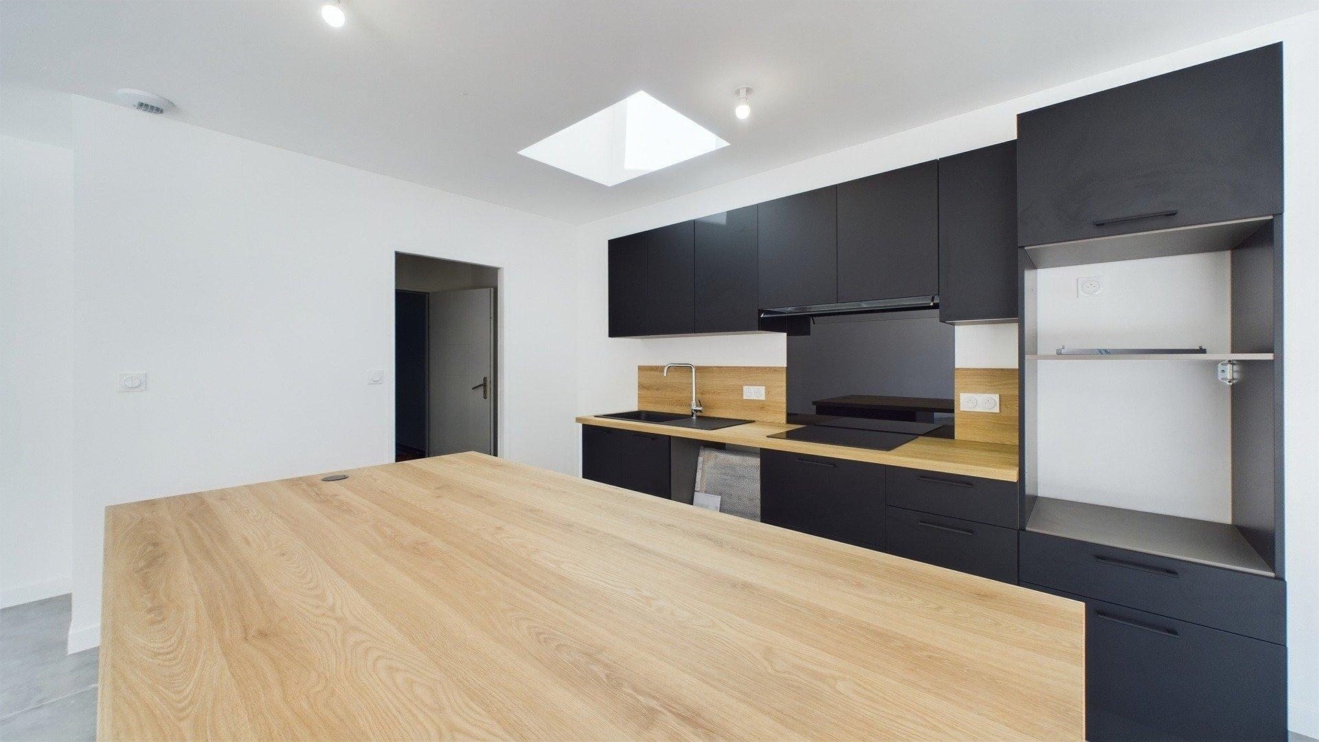 Photo 3 of the listing.