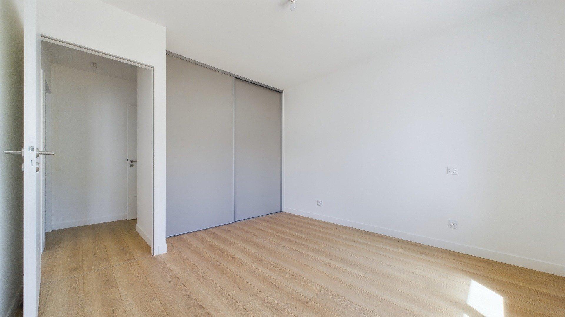 Photo 8 of the listing.