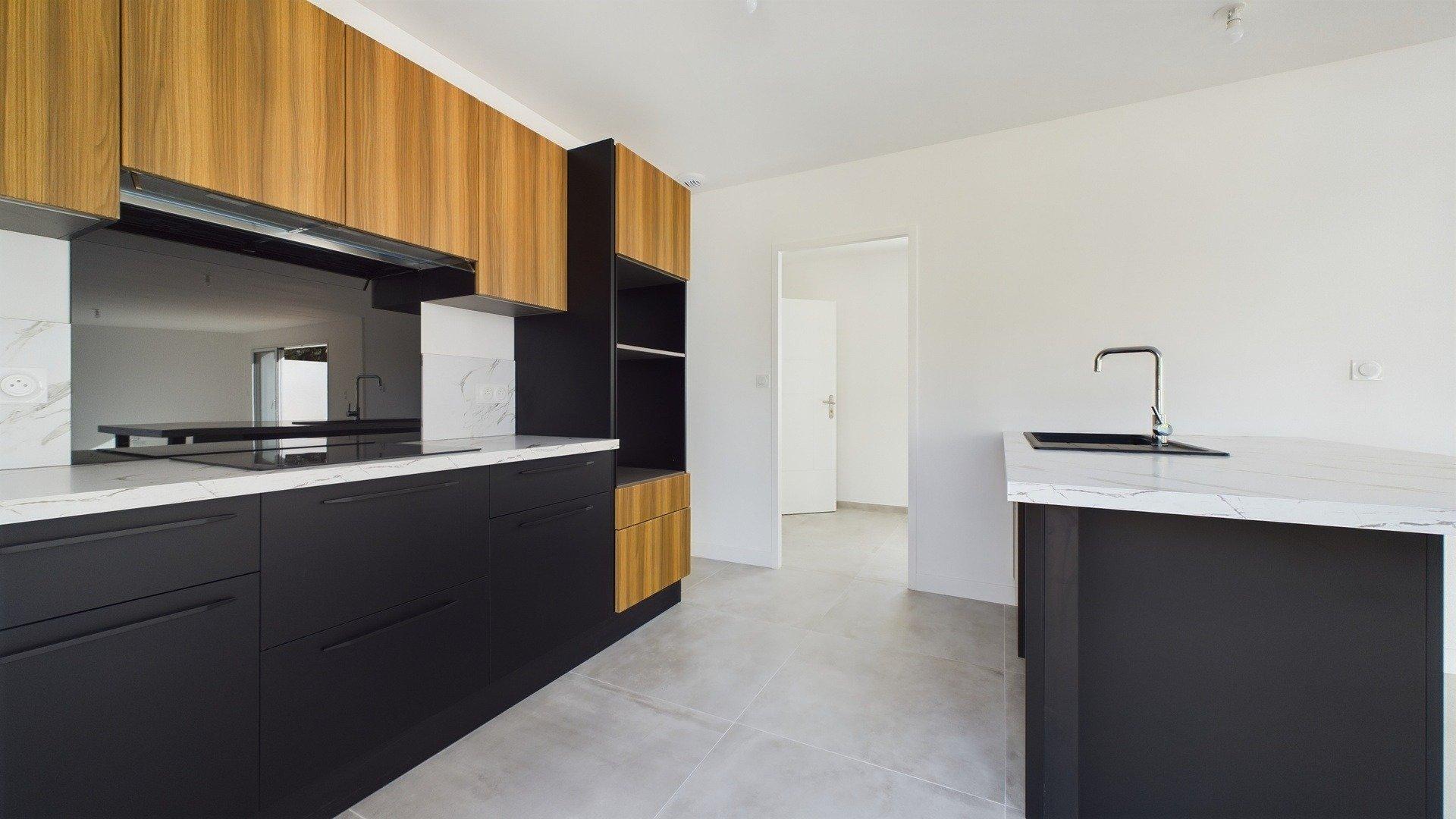 Photo 3 of the listing.