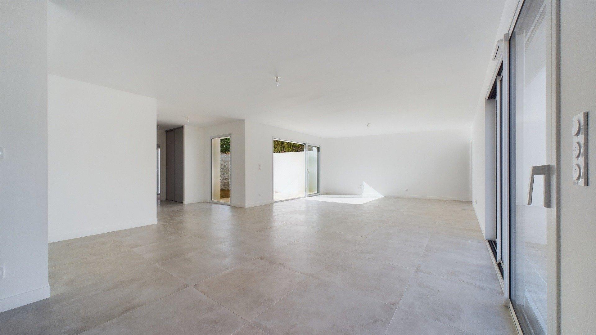 Photo 5 of the listing.