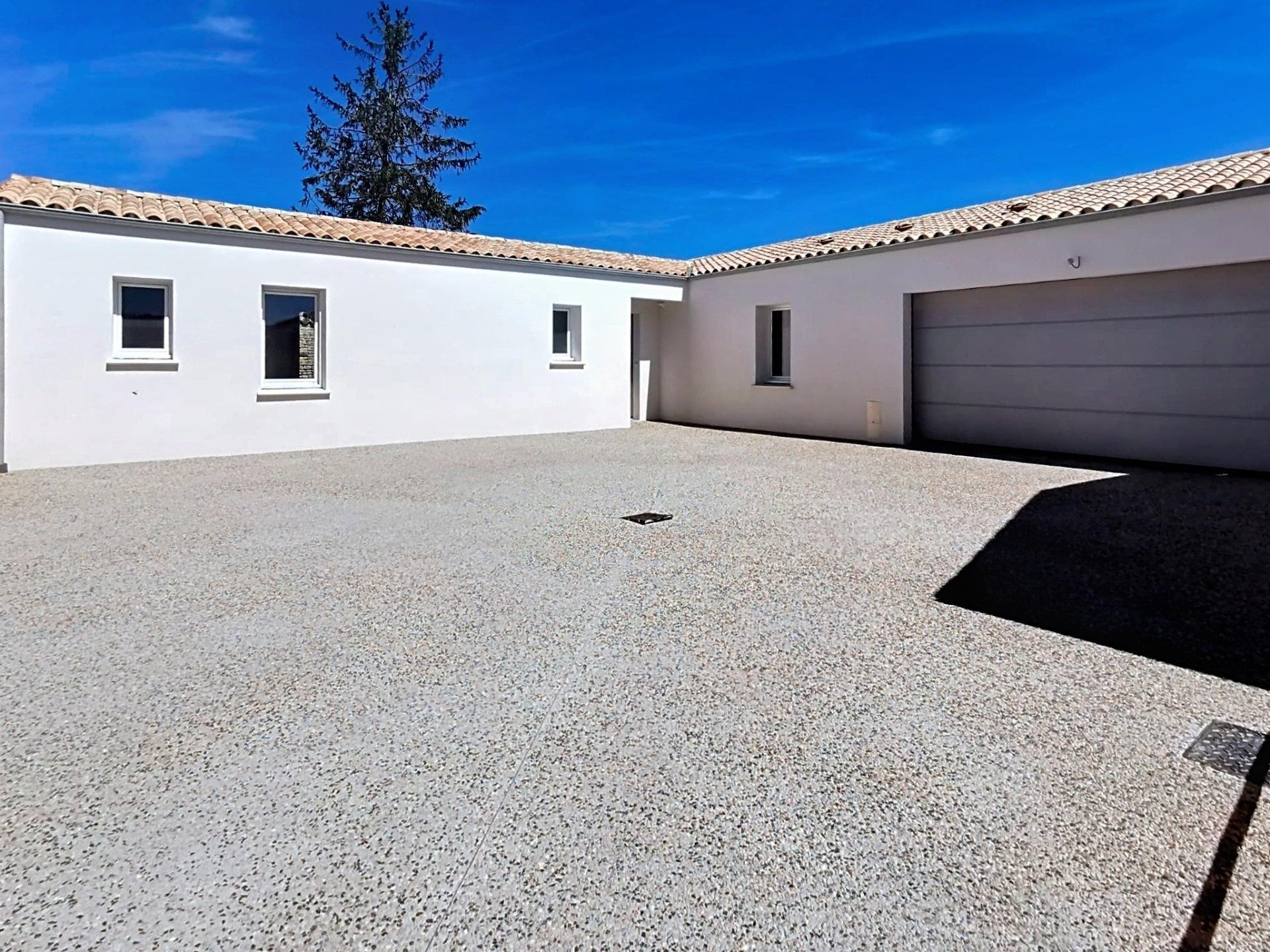 Photo 2 of the listing.