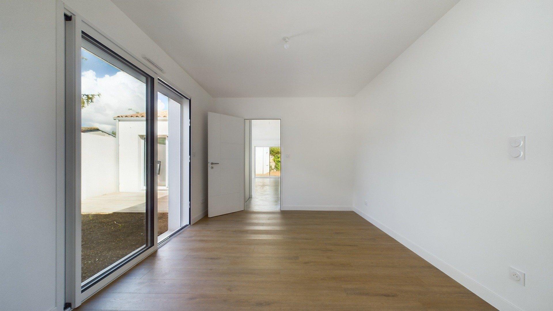 Photo 7 of the listing.