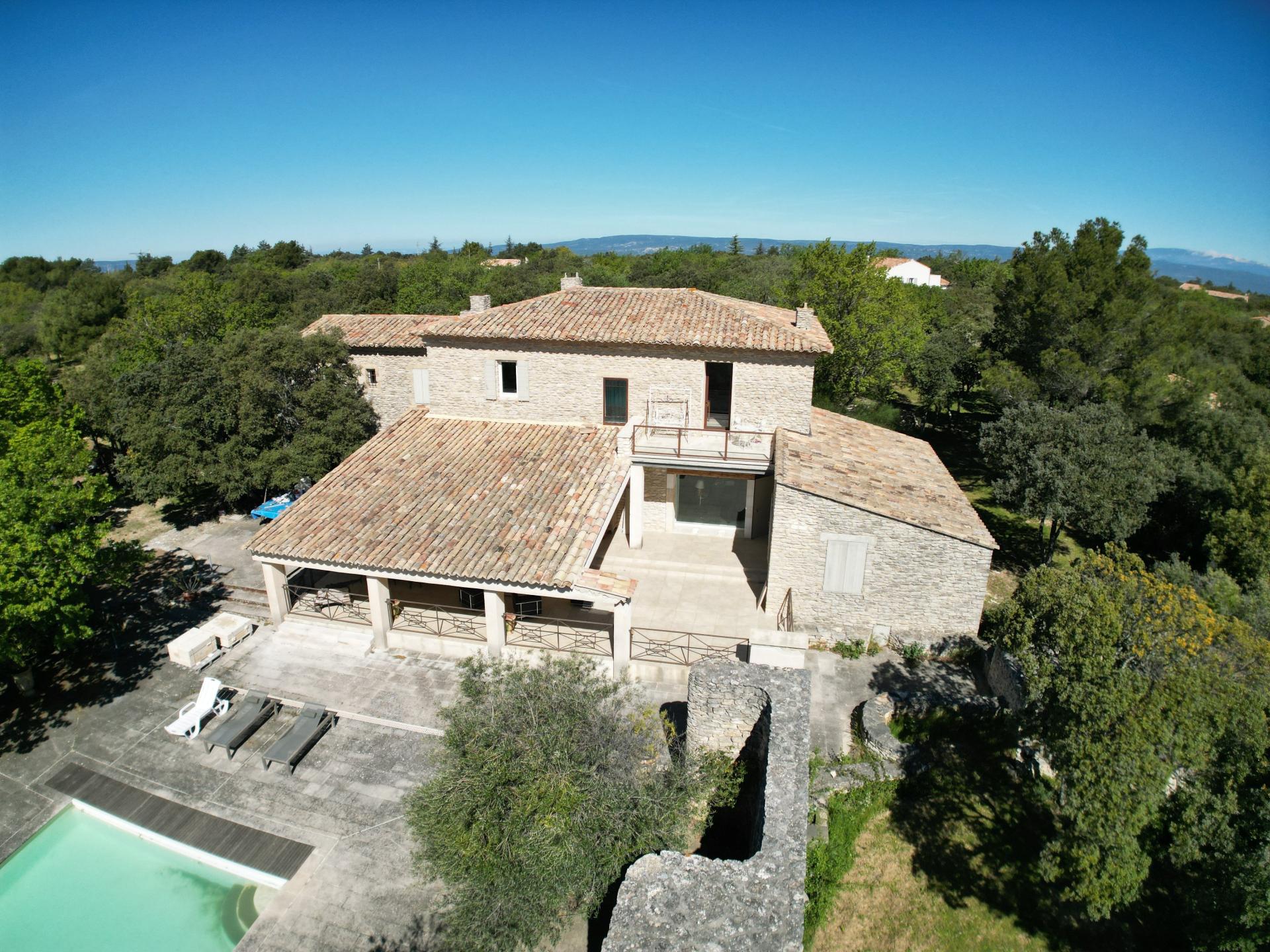 Photo 3 of the listing.