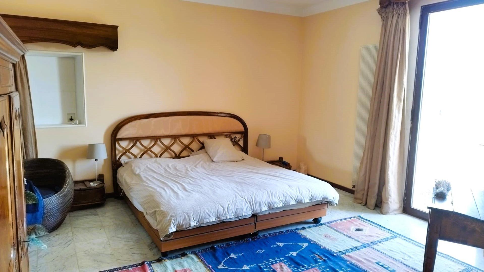 Photo 13 of the listing.