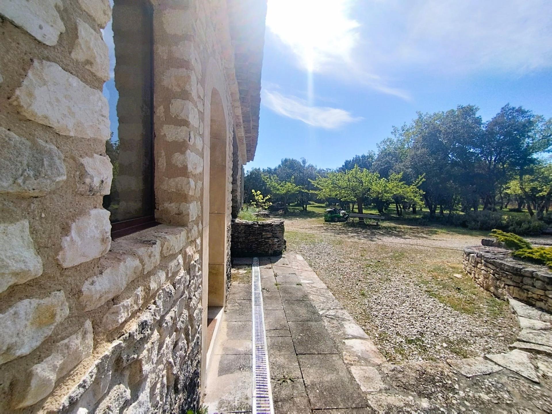 Photo 19 of the listing.