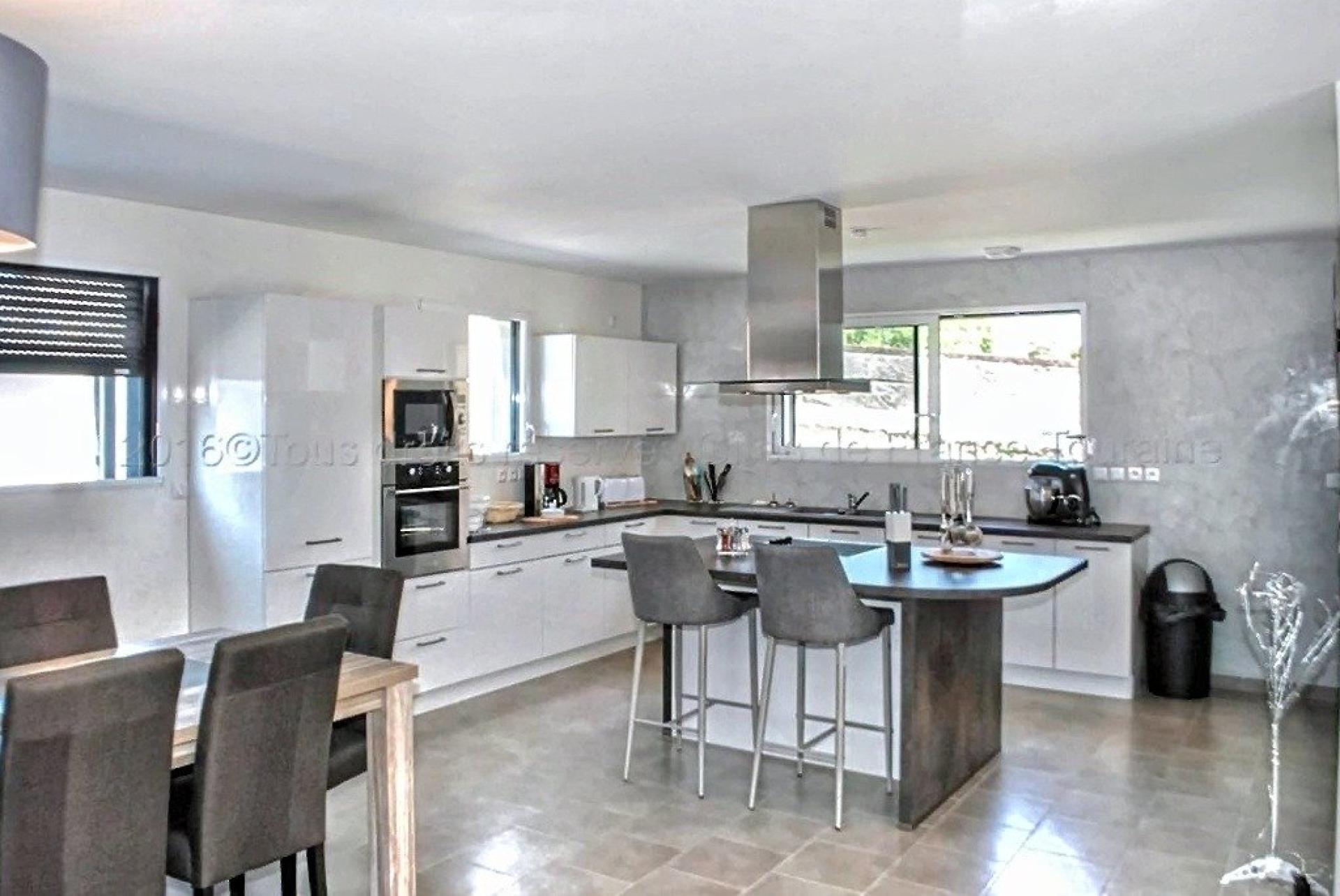 Photo 5 of the listing.