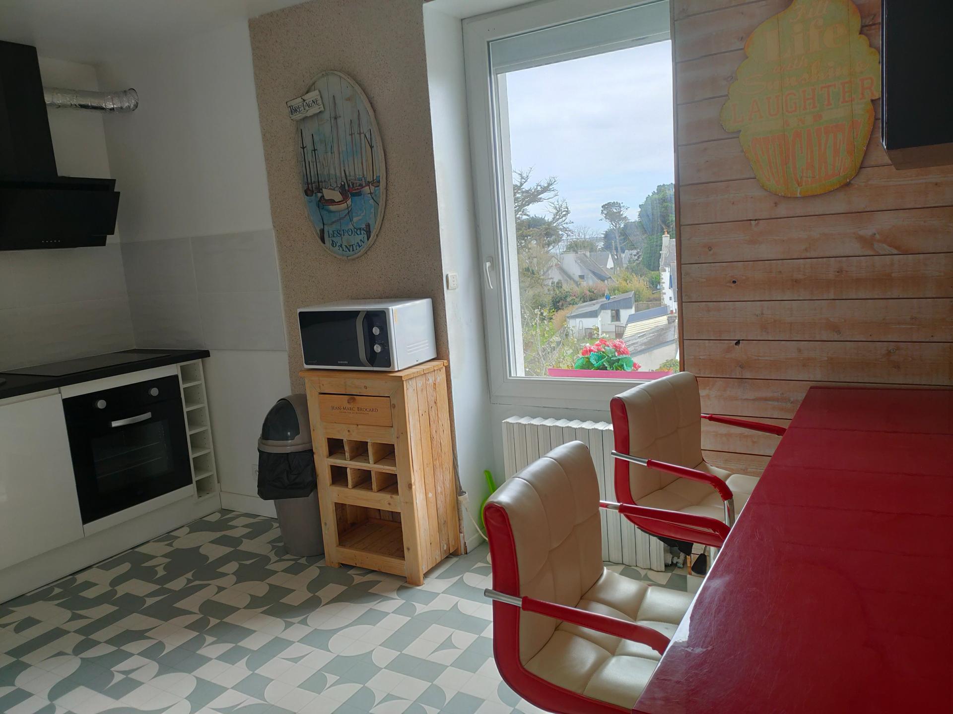 Photo 6 of the listing.