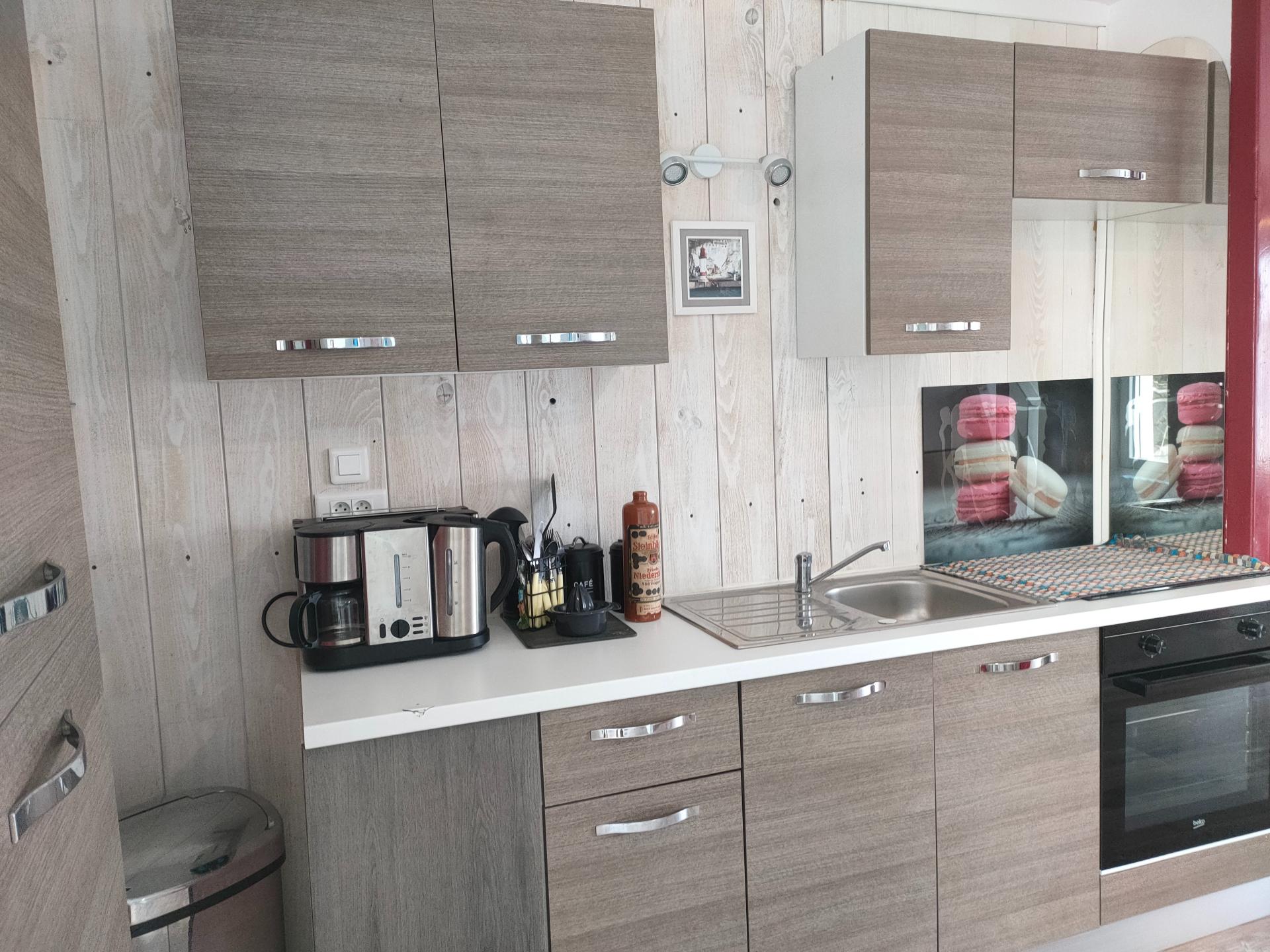 Photo 11 of the listing.