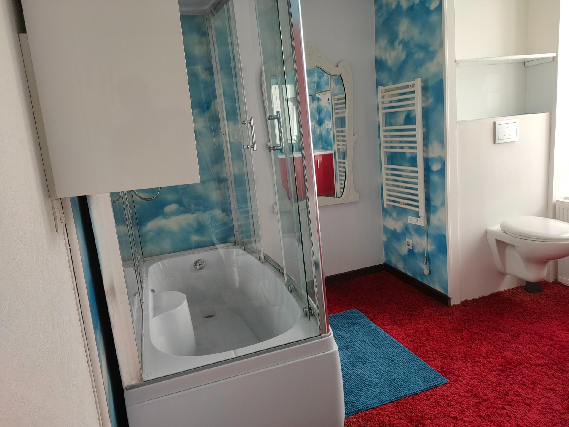 Photo 10 of the listing.