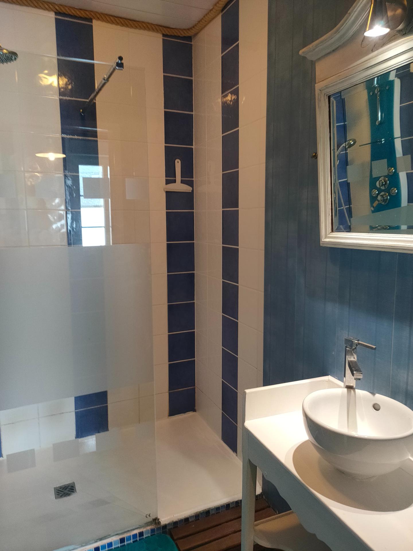 Photo 5 of the listing.