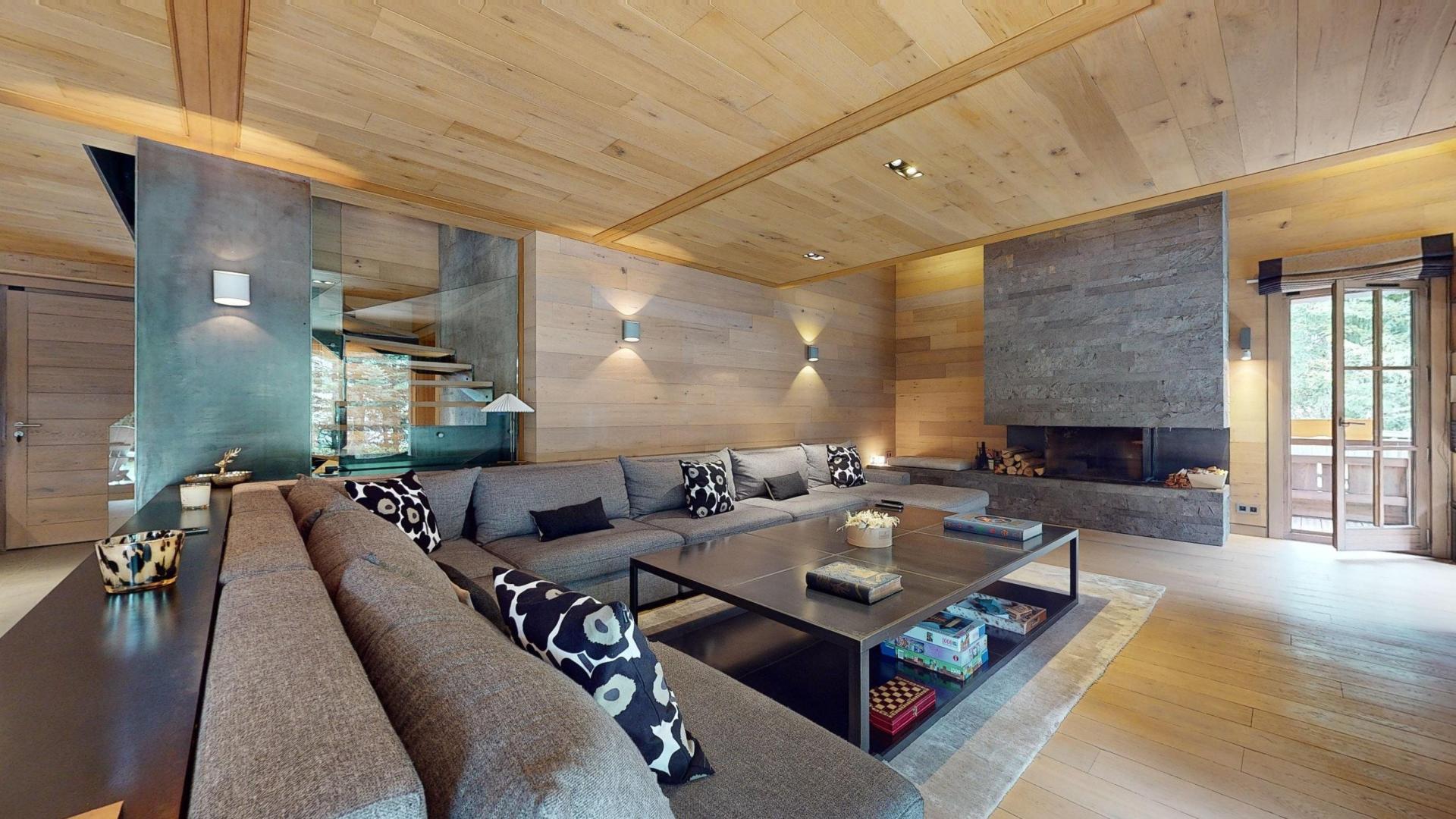 Photo 2 of the listing.