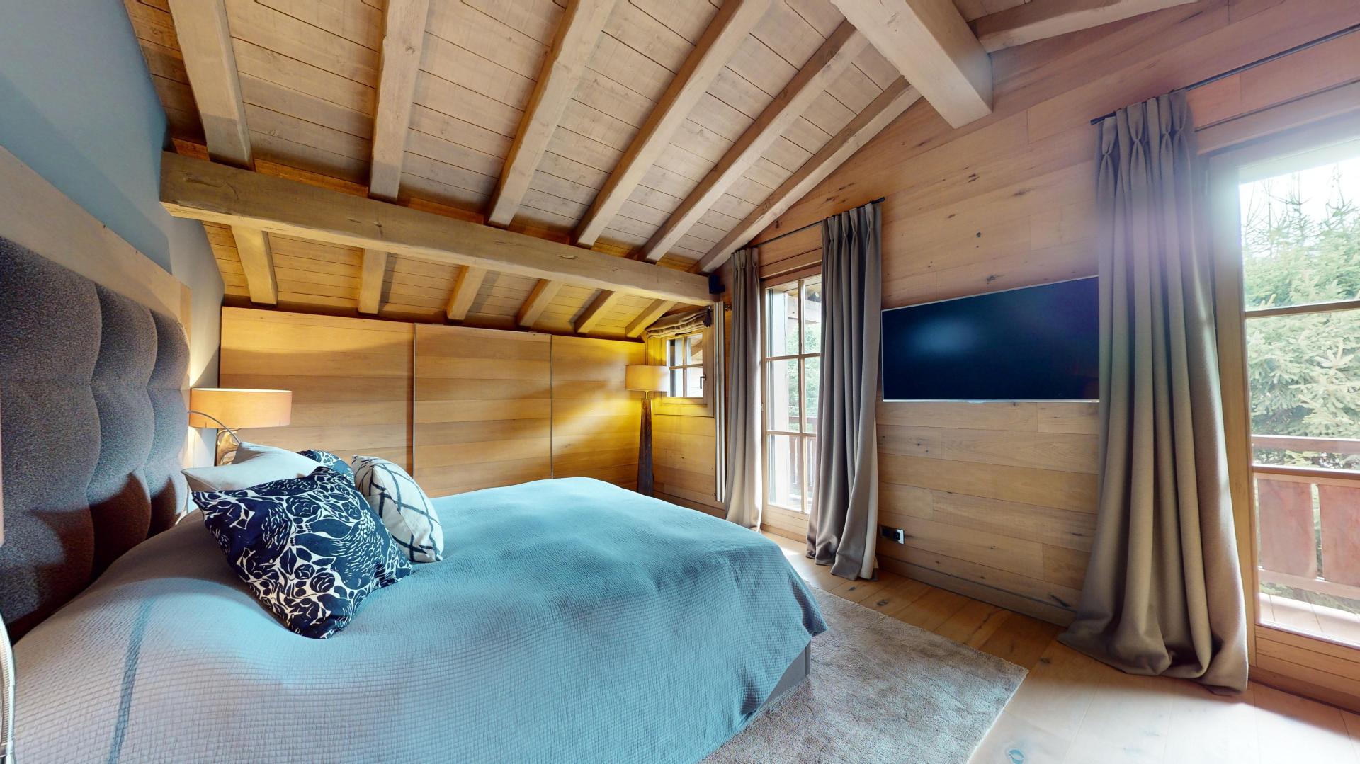 Photo 5 of the listing.