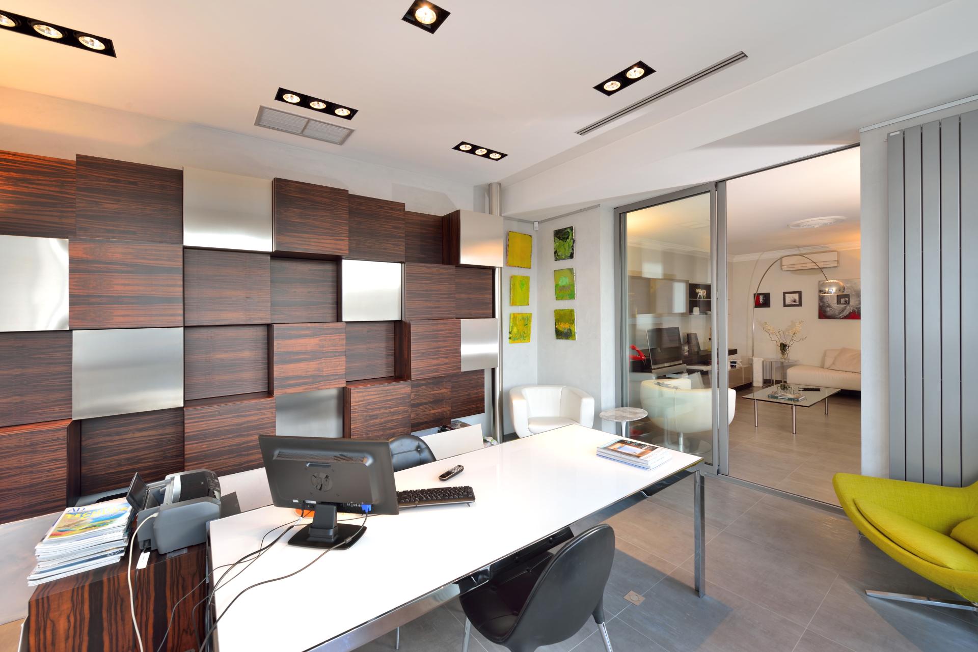 Photo 8 of the listing.