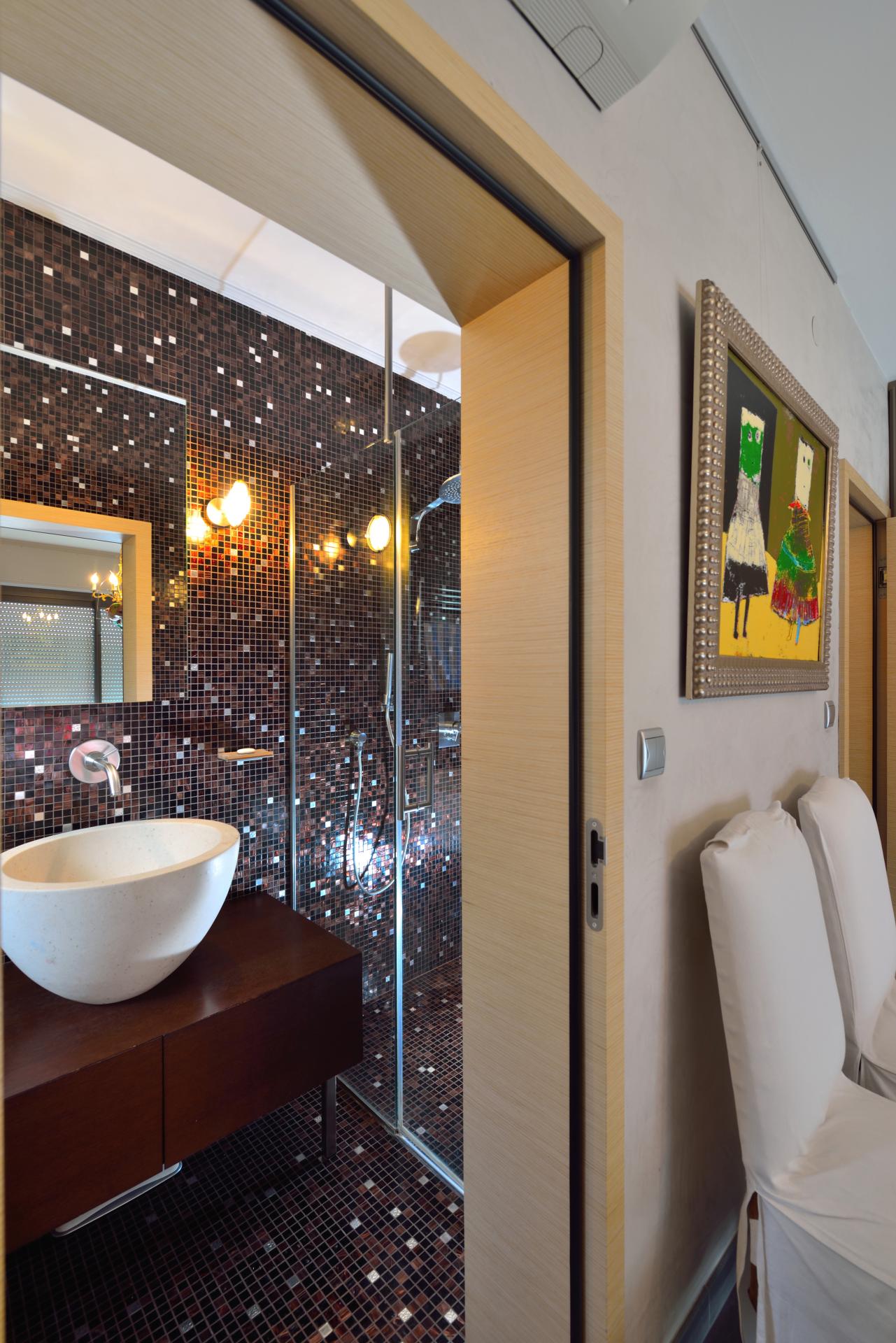 Photo 12 of the listing.